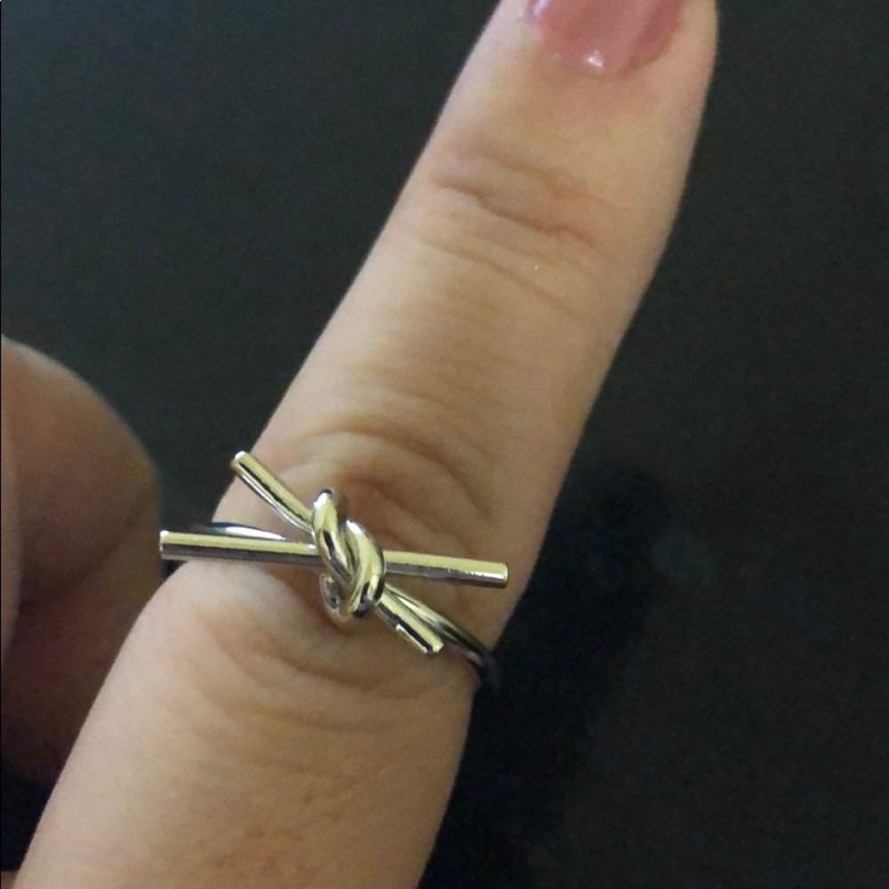 Knot ring
